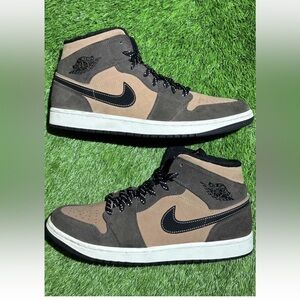 Jordan 1 mid dark chocolate DC7294200.